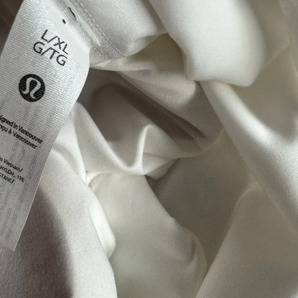 Lululemon Bend This Scoop and Cross Bra - Picture 7 of 8